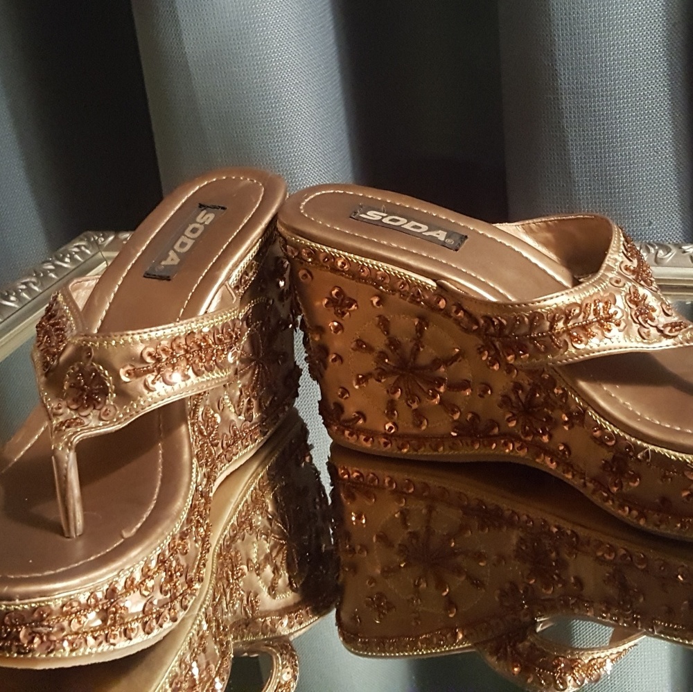 Soda Gold Beaded Wedges Sz 9